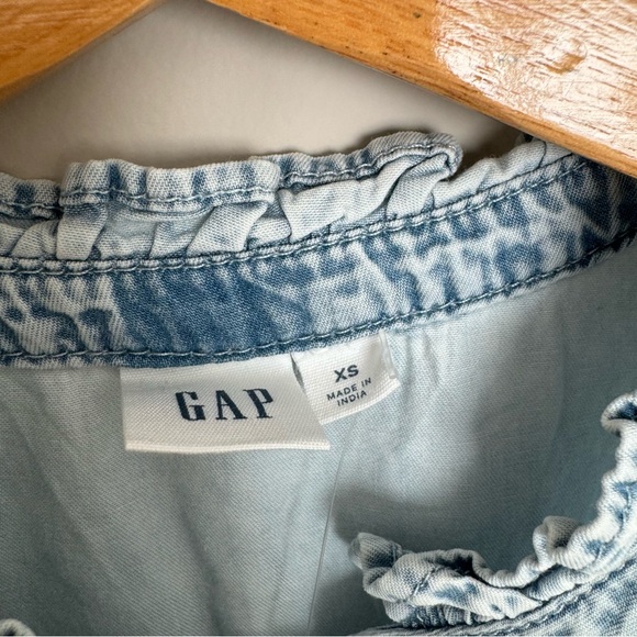 Gap Ruffle Button Front Top - Picture 4 of 6